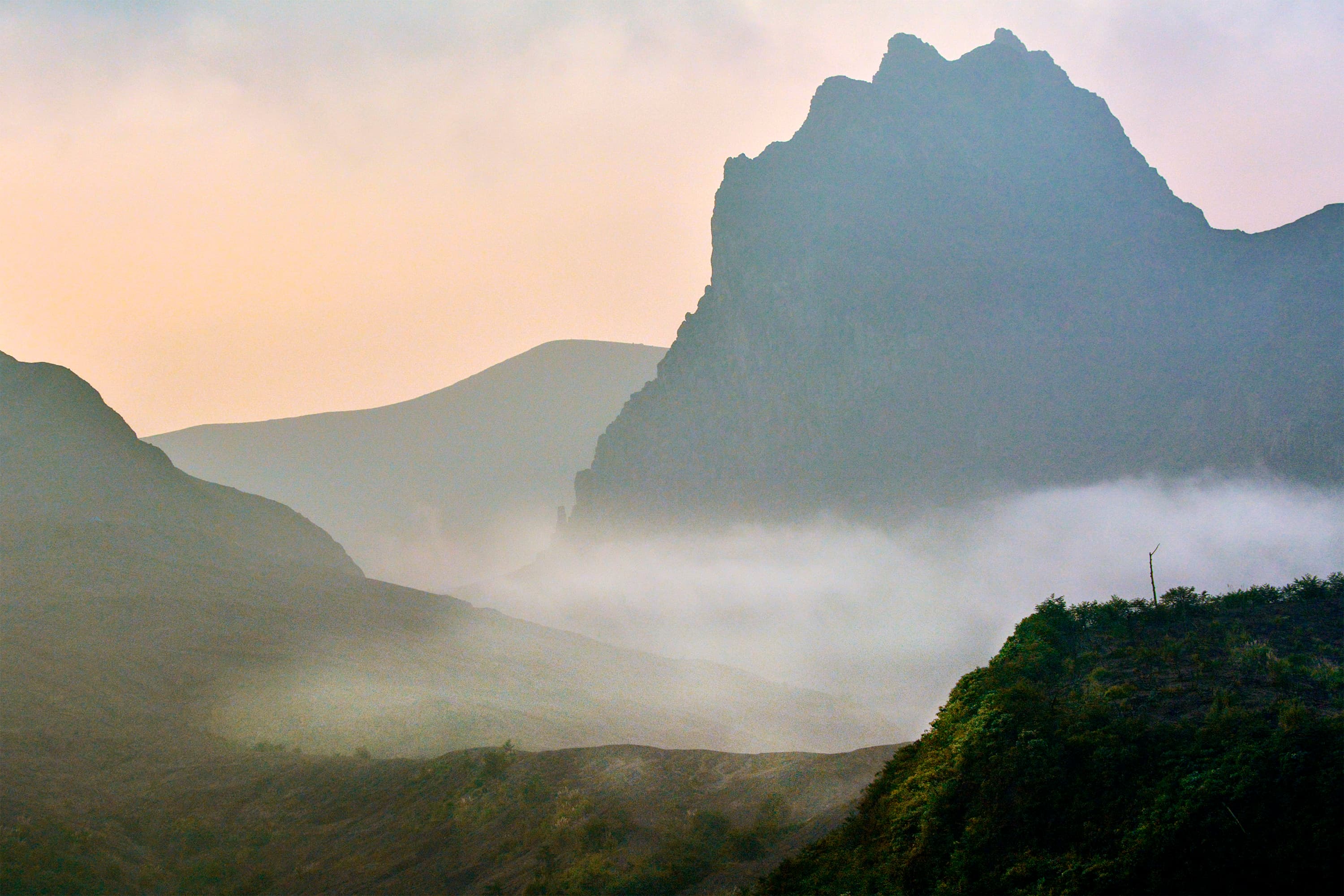 Gunung Kelud merupakan salah satu gunung teraktif di Indonesia. Terletak di perbatasan Kabupaten Kediri, Blitar, dan Malang, sehingga menimbulkan konf