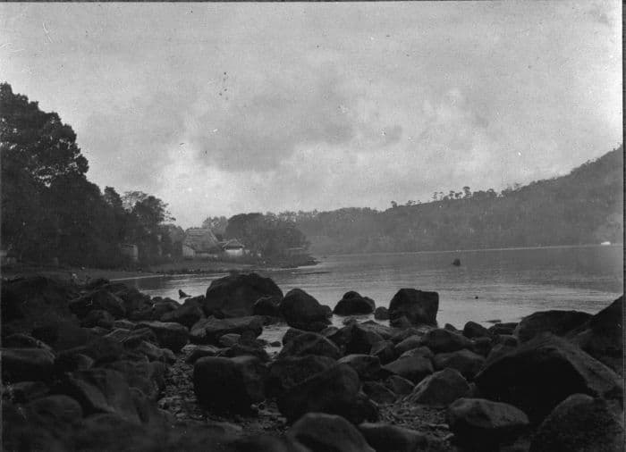 The bay of Banda Neira